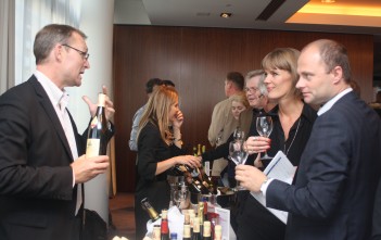 Vínin smökkuð á Hilton