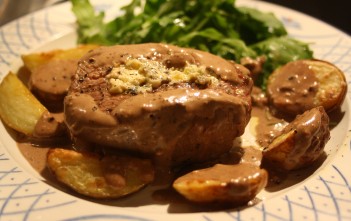 Gráðostafylltar nautalundir með gráðostasósu