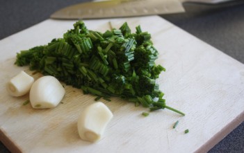 Köld graslaukssósa