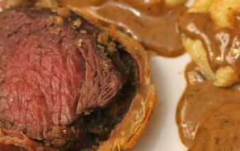 Nautalund Wellington með sinnepssósu