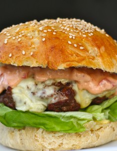 Hamborgari með papriku- og chilisósu
