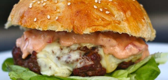 Hamborgari með papriku- og chilisósu