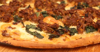 Pizza með Merguez og geitaosti
