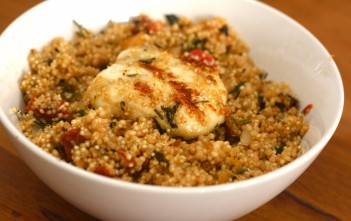 Grillaður Halloumi með Quinoa-salati