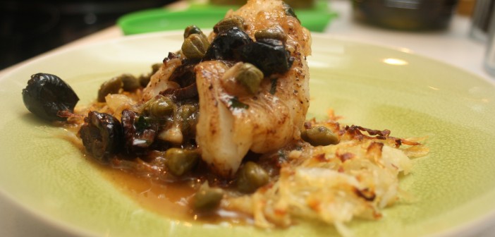 Þorskhnakki með sítrónu, ólífum og capers á kartöfluköku