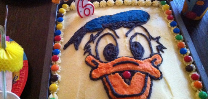 Afmæliskaka með Andrési Önd